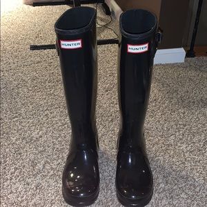 glossy black tall HUNTER boots!!